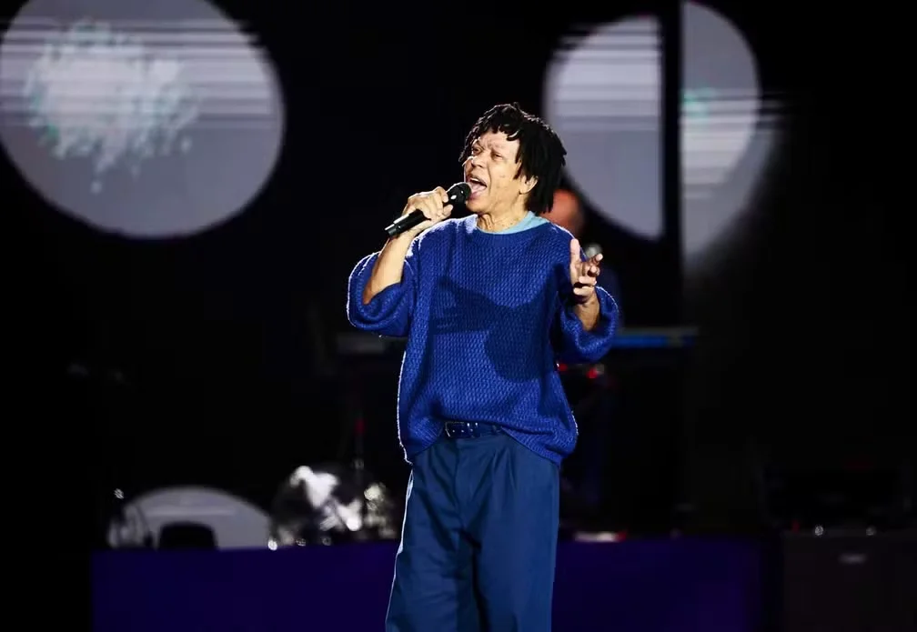 Djavan em fotografia de divulgação da turnê publicada no site oficial em agosto de 2026